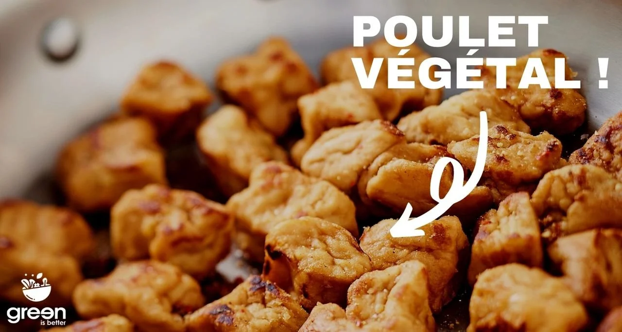 Morceaux dorés présentés comme du poulet végétal dans un visuel Green Is Better.